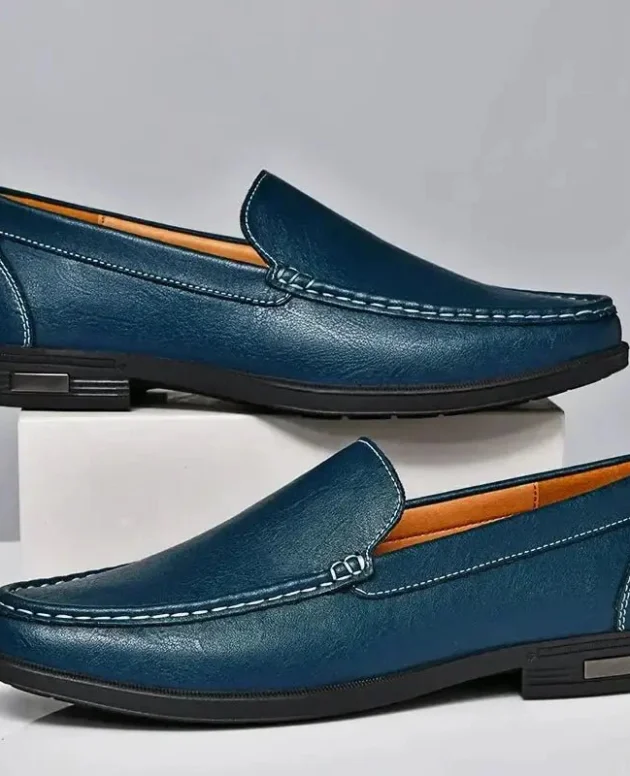 leather-moccasin-403010